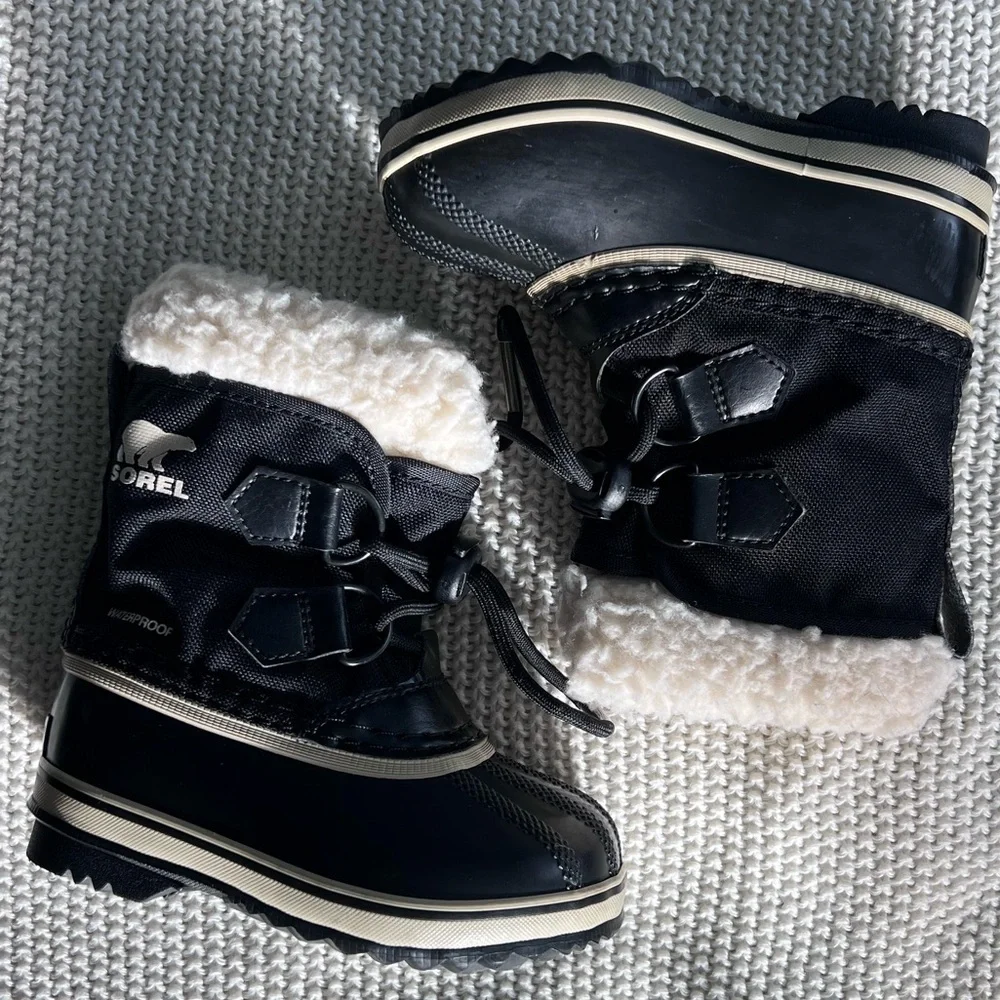 Sorel Yoot Pac Black Waterproof Snow Boots.